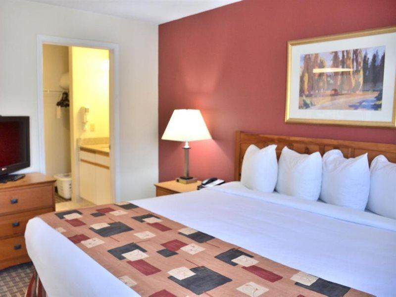 เครสต์ฮิลล์ สวีท ซีราคิวส์ Hotel อีสต์ซีราคิวส์ ภายนอก รูปภาพ